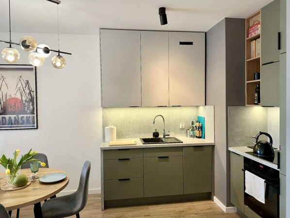 Apartment, Balcony, Courtyard View | Private kitchen