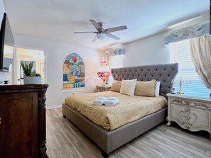 Iron/ironing board, Internet, bed sheets - SciFi Theater Amazing Theme 7 Bed Pool Home (Davenport)