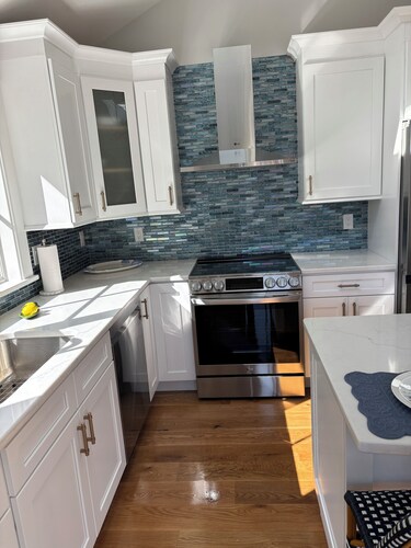 Captain Holmes carriage house in the heart of Mystic newly renovated