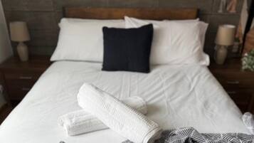 4 bedrooms, free WiFi, bed sheets