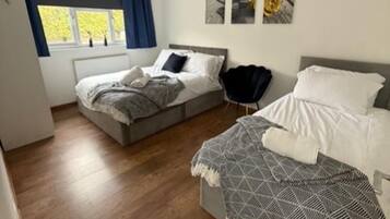 4 bilik tidur, Wi-fi percuma, cadar katil