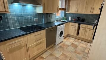 Peti sejuk, ketuhar gelombang mikro, ketuhar, dapur