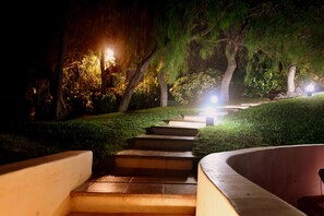 المنطقة المحيطة بالمنشأة