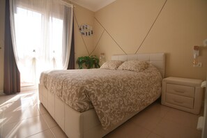 Iron/ironing board, Internet, bed sheets - Bright apartament with pool (Golf del Sur)