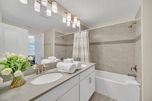 Hair dryer, towels - 4 Bed 3 Bath Townhome with Screened-In Splash Pool, Kids Custom Bedroo (Kissimmee)
