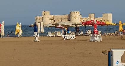 Mooi familie appartement 30 meter van het strand.