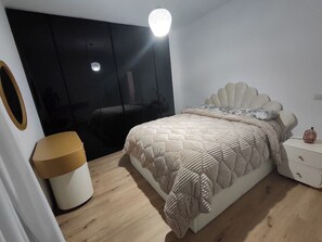 2 bedrooms, iron/ironing board, WiFi, bed sheets