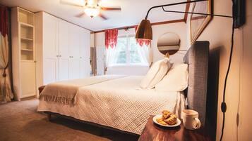 4 quartos, ferros/tábuas de passar roupa, acesso à internet