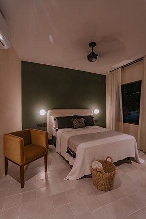 Tabla de planchar con plancha, wifi y ropa de cama 