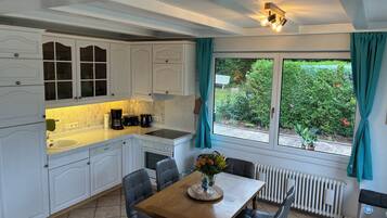 Mikrowelle, Ofen, Herdplatte, Geschirrspüler