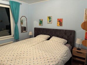 WiFi, bed sheets - Cozy vacation home with large property. Ideal for families and pets. (Stadtkyll)