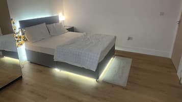 Een strijkplank/strijkijzer, internet