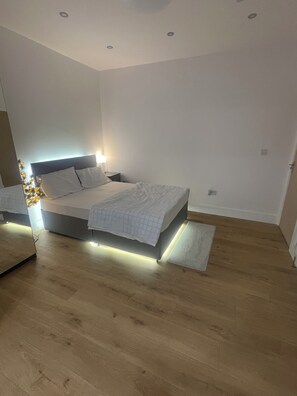 Een strijkplank/strijkijzer, internet