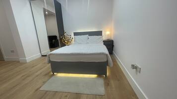 Een strijkplank/strijkijzer, internet