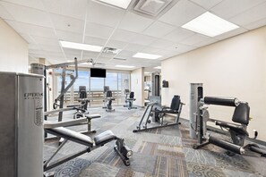 Fitness facility - MASTER AND LR ON BEACH. FREE BCH CHAIRS. NEAR PIER PARK, FRANK BROWN PARK (Panama City Beach)