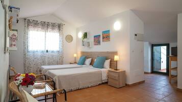 1 dormitorio, tabla de planchar con plancha, wifi y ropa de cama