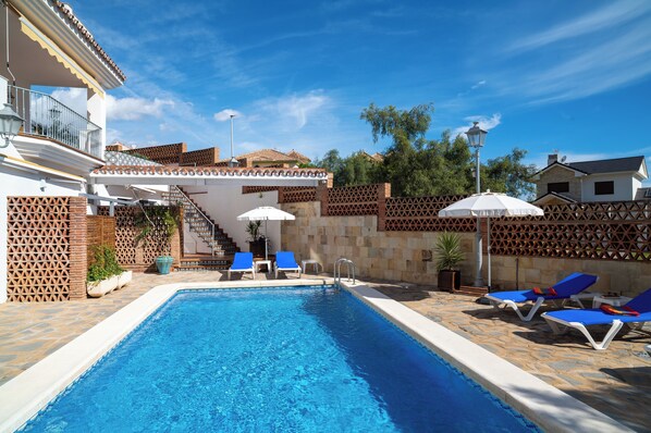 Pool - Spacious studio with kitchen in a villa with heated pool (Benalmadena)