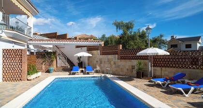 Spacious studio with kitchen in a villa with heated pool