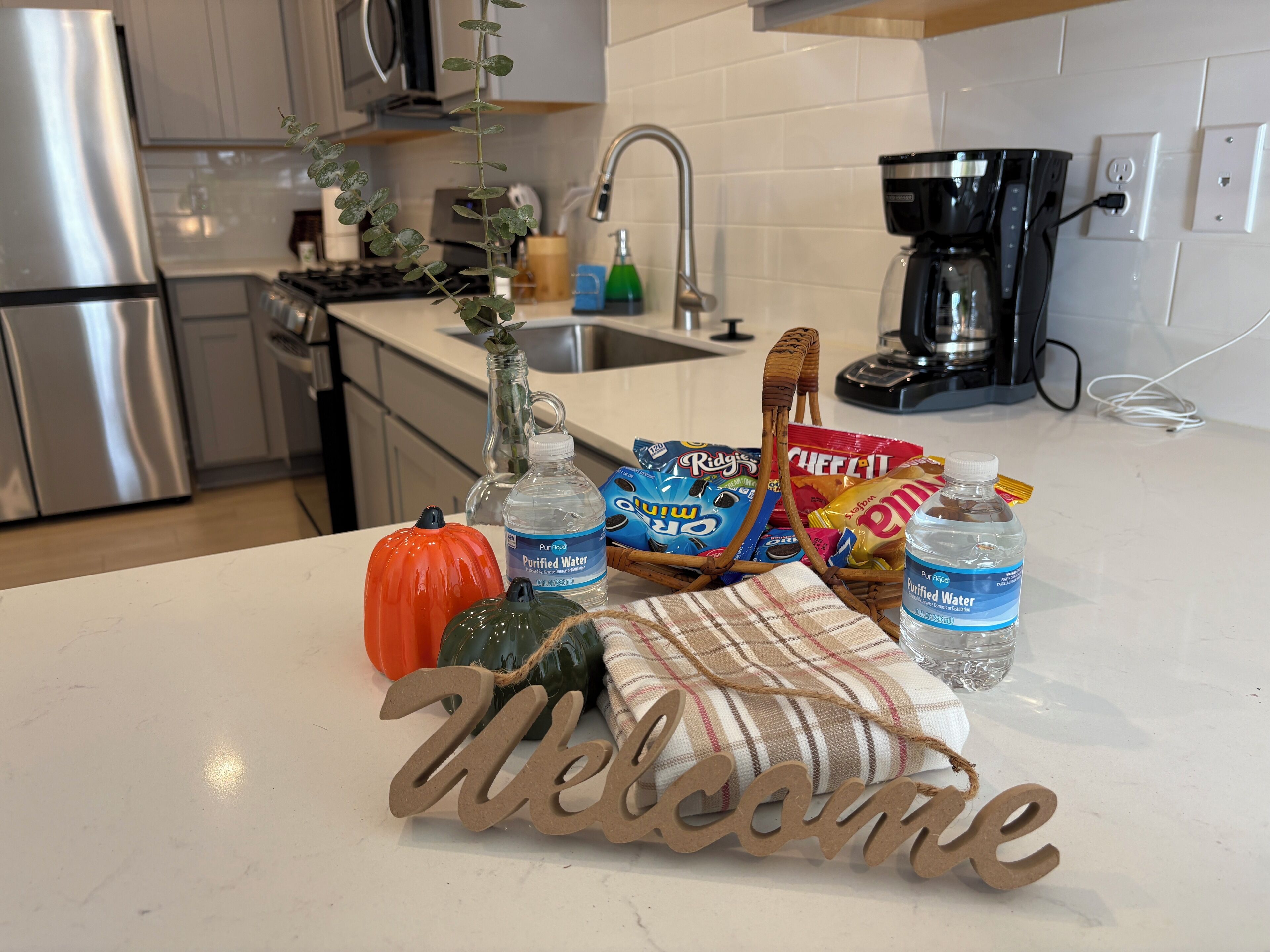 ثلاجة، ميكروويف، فرن، موقد طهي مسطح