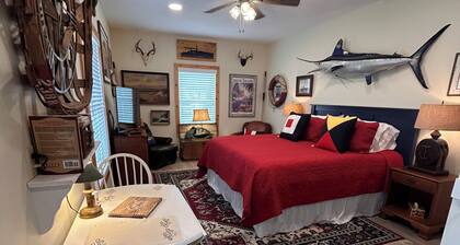 Pet Friendly Studio in Morehead City, 500' from MHC Boat Ramp and Sound