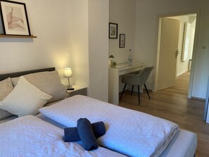 3 chambres, bureau, Wi-Fi, draps fournis