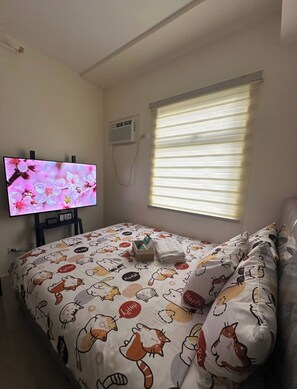 Desk, laptop workspace, free WiFi