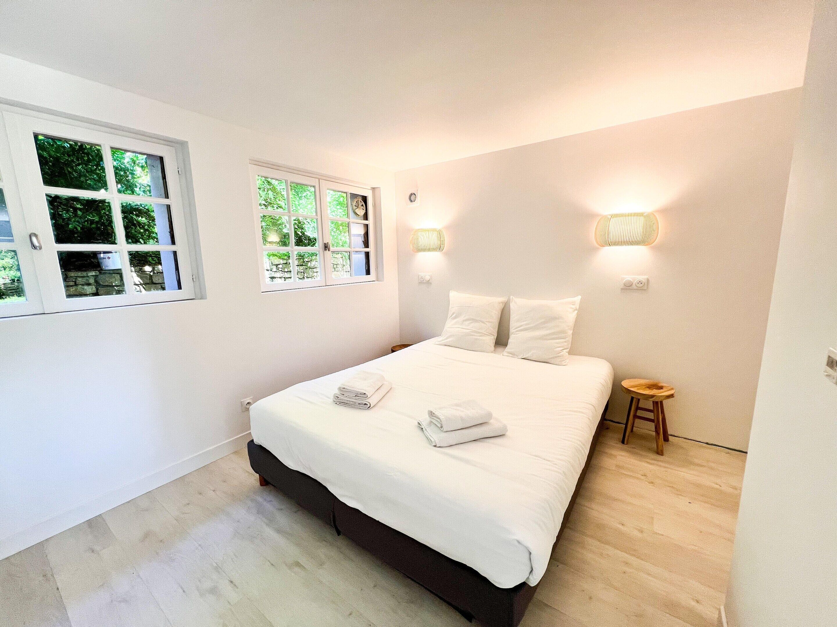 House | 1 bedroom, individually furnished
