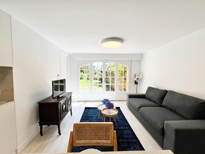 House | Living room - Dreamy Holiday Home With Garden (Milizac-Guipronvel)