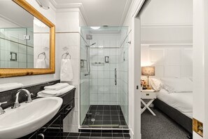 House | Bathroom - Studio Stay in Brisbane CBD Hotel Building (Brisbane)