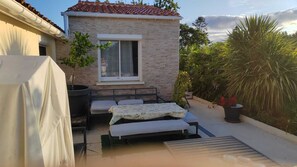 تناول الطعام بالخارج