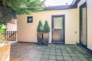 House | Balcony - Charming Holiday Home for 2 People (De Koog)