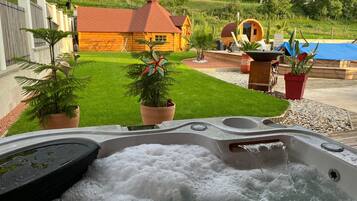 Bain à remous extérieur