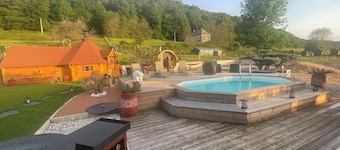 Finnish Kota with Jacuzzi, sauna, heated swimming pool and wellness treatments