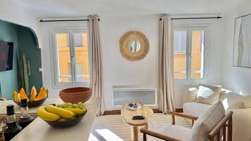 Smart TV, books, offices