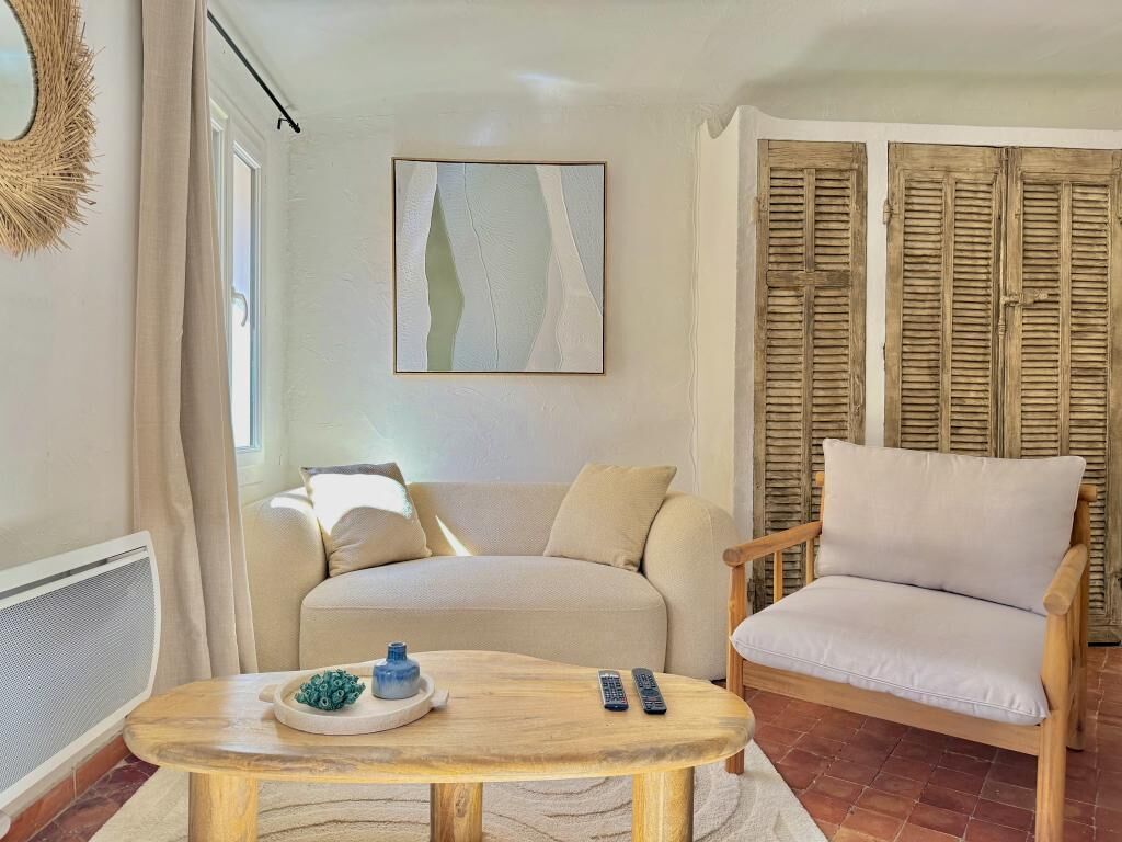 Smart TV, books, offices