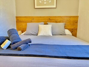 Desk, iron/ironing board, free WiFi, bed sheets - Cosy refuge - Extra center - telecommuting (Aix-en-Provence)