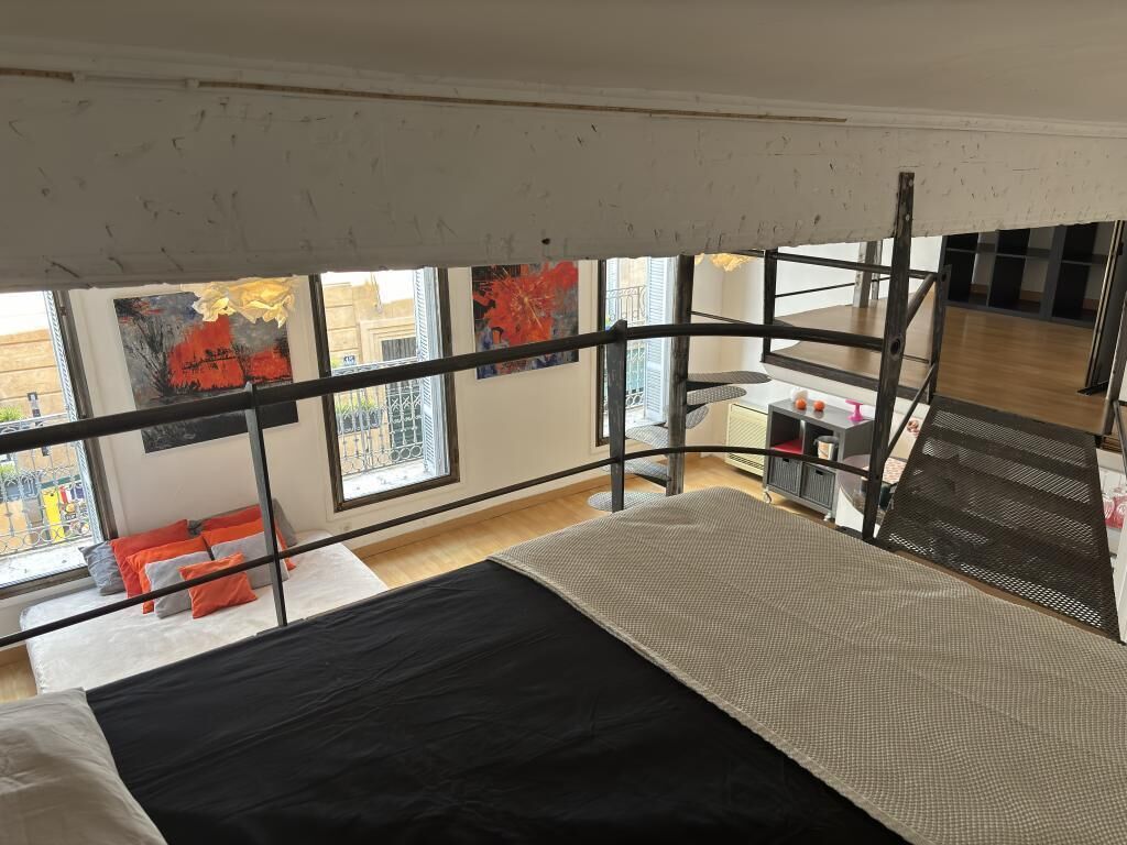 Bureau, fer et planche à repasser, Wi-Fi gratuit, draps fournis