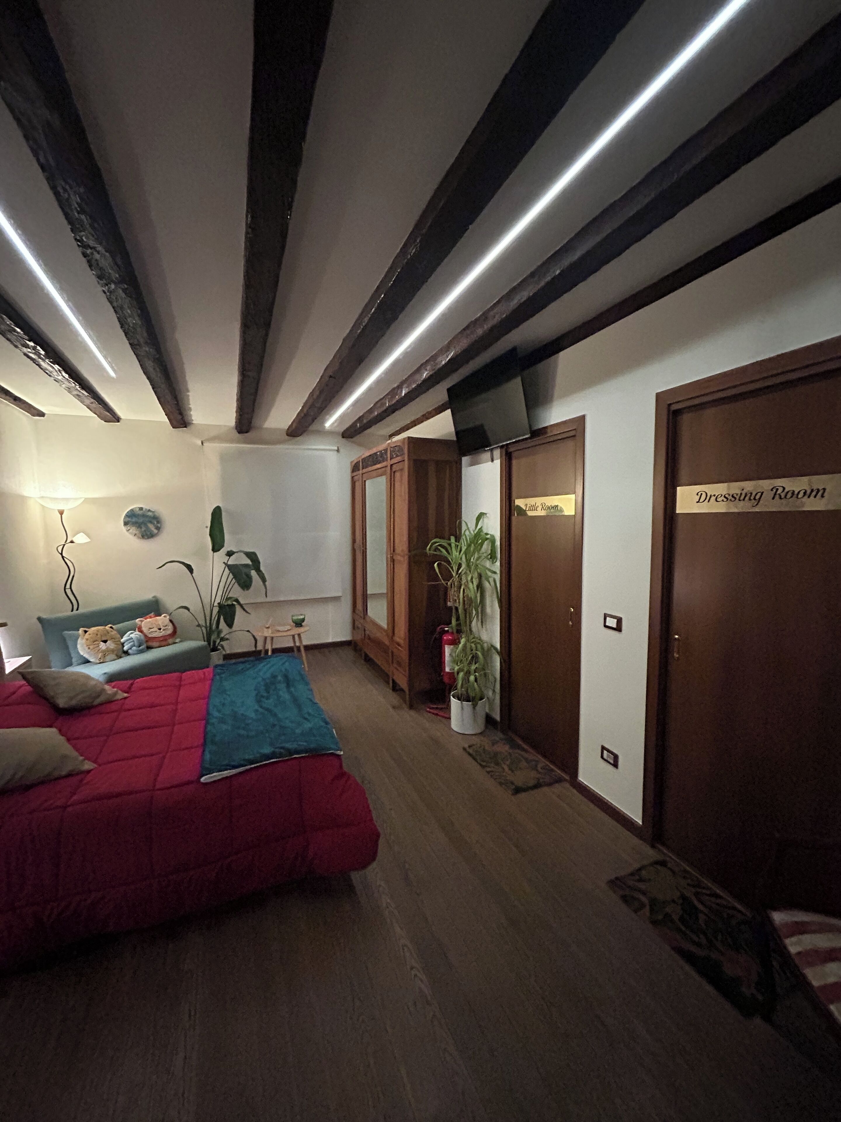 In-room safe, iron/ironing board, travel crib, WiFi