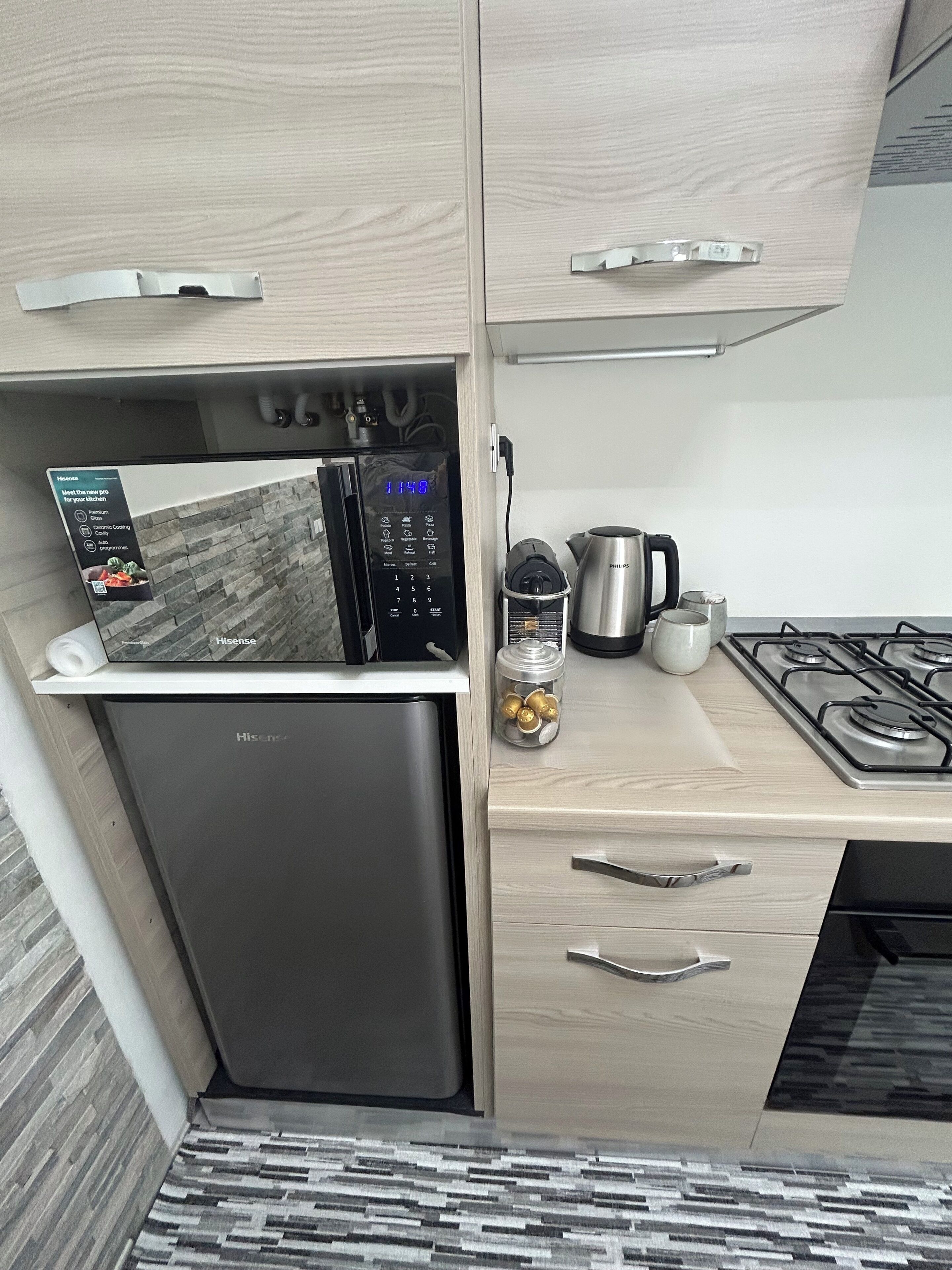 Micro-ondes, four, plaque de cuisson, lave-vaisselle