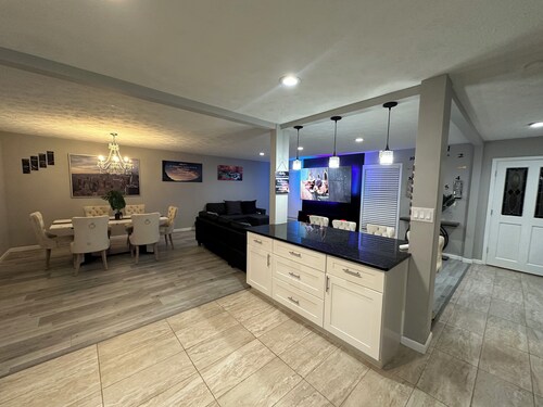 Luxurious 5-bedroom house with Game Room in Stone Mountain