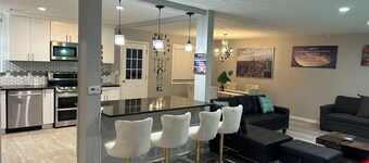 Luxurious 5-bedroom house with Game Room in Stone Mountain