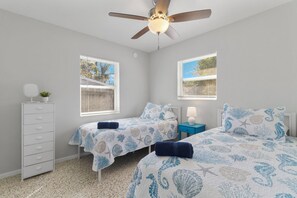 2 bedrooms, iron/ironing board, WiFi - Cozy Cottage Minutes from the Beach (Sarasota)