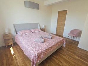 2 bedrooms, iron/ironing board, WiFi, bed sheets - Parenthèse prestige Tours center House (Tours)