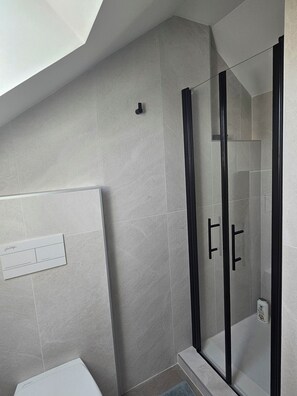 Shower, hair dryer, towels, soap - Parenthèse prestige Tours center House (Tours)
