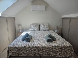 2 bedrooms, iron/ironing board, WiFi, bed sheets - Parenthèse prestige Tours center House (Tours)