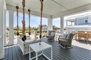 Outdoor dining - Steps to the Beach: 6BR Gem / Ocean Views / BHI + Shoals Club / 2 Carts (Bald Head Island)