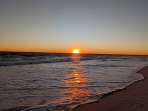 Sun loungers, beach towels - BHI Coastal Retreat: Brand-New 6BR Home, Golf Carts, Club Access, Steps to Sand (Bald Head Island)