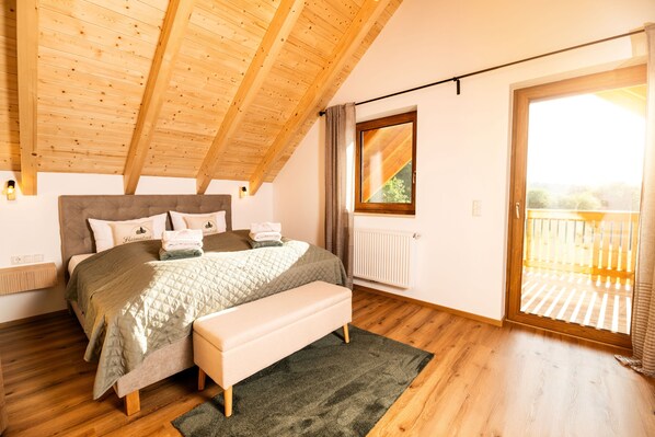 2 chambres, coffre-fort, fer et planche à repasser, lit de bébé portatif