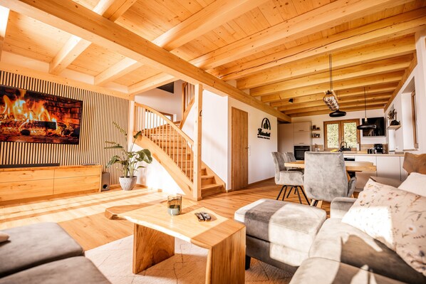 TV connectée, livres, chaîne hi-fi