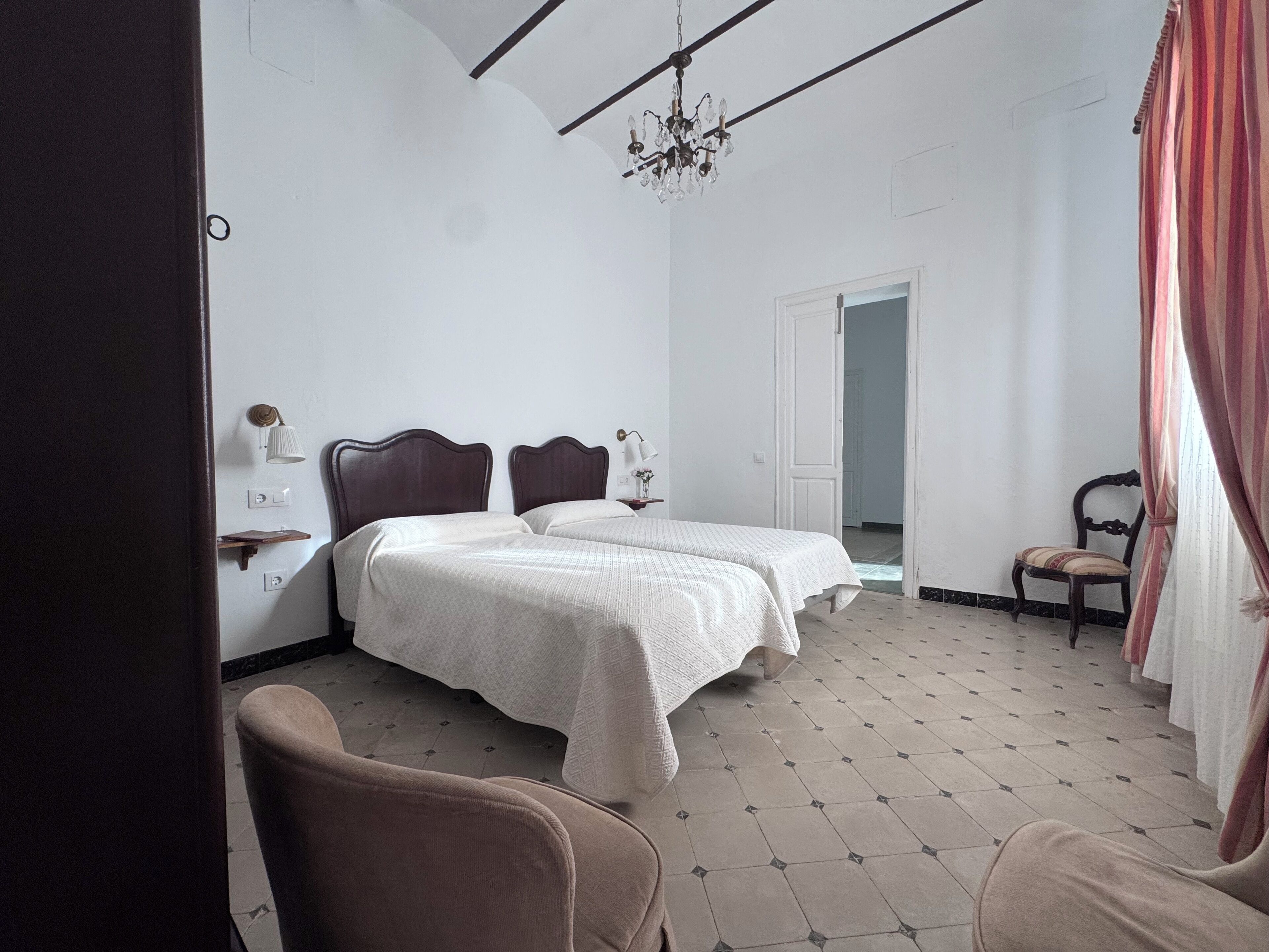 5 chambres, fer et planche à repasser, accès Internet, draps fournis